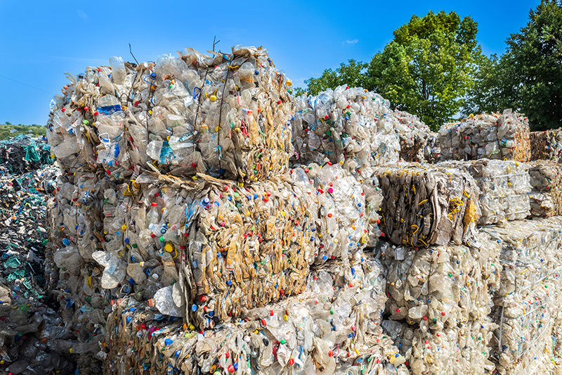 Cubi compressi legati di plastica